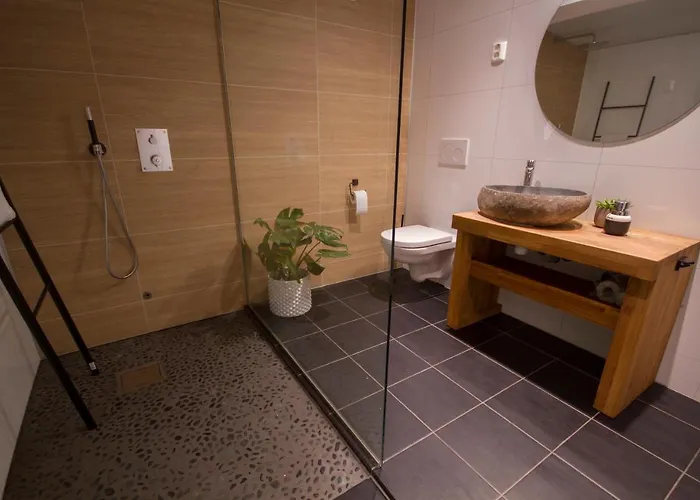 Unstad Arctic Lodger *